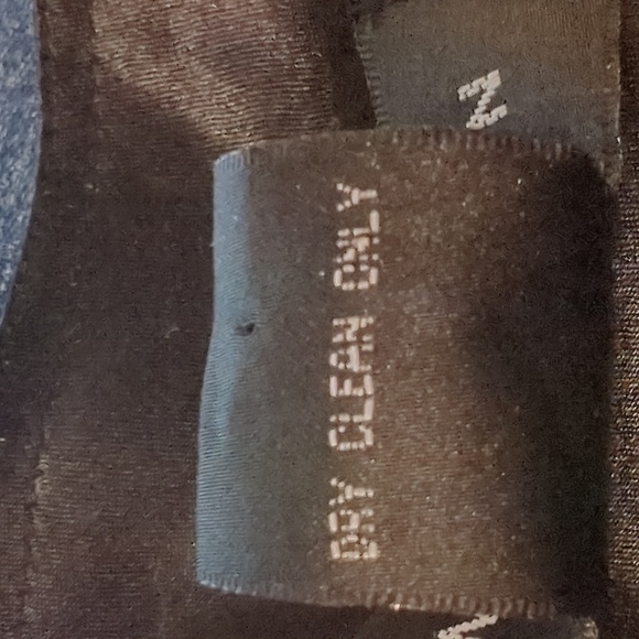 Anne Carson 'woman' silk lined, polyester, embroidered black floral top. Size 1X - Picture 4 of 4